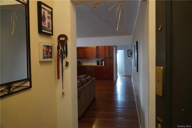 Building Photo - 2630 Kingsbridge Terrace