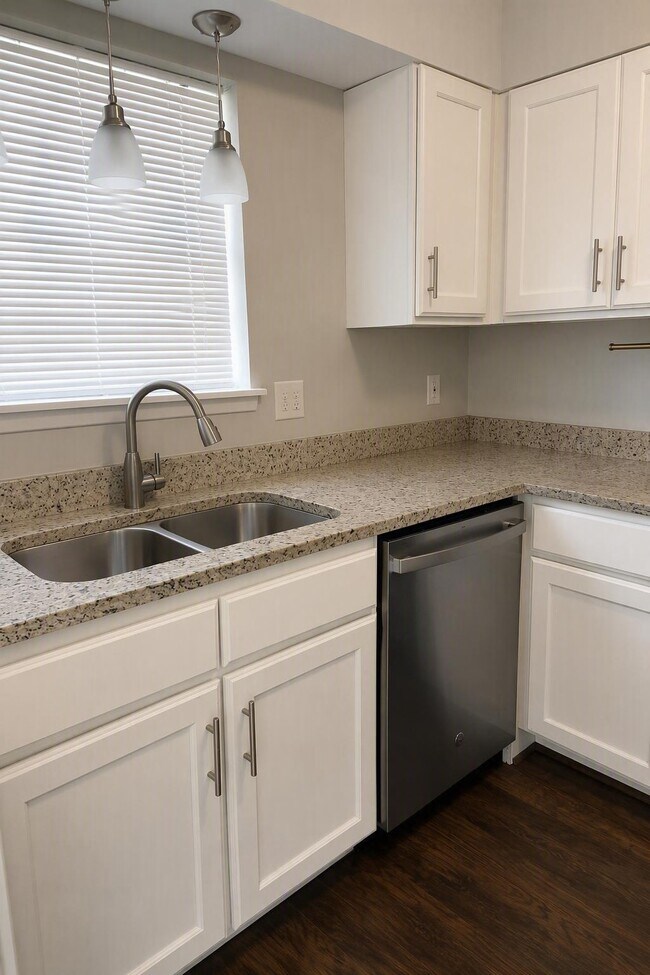 Building Photo - 2622 Southbury Cir
