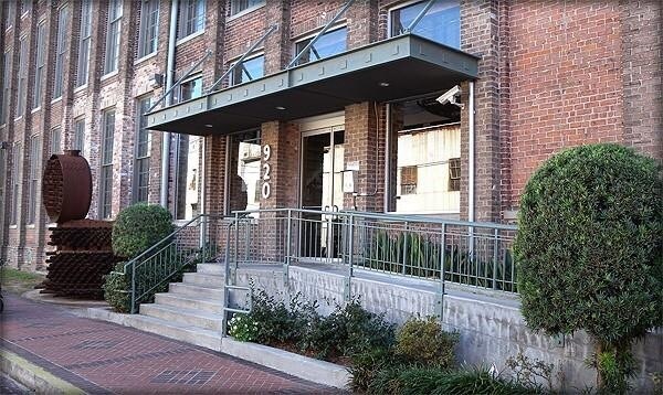 Building Photo - 920 Poeyfarre St