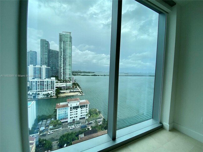 Foto del edificio - 700 NE 26th Terrace