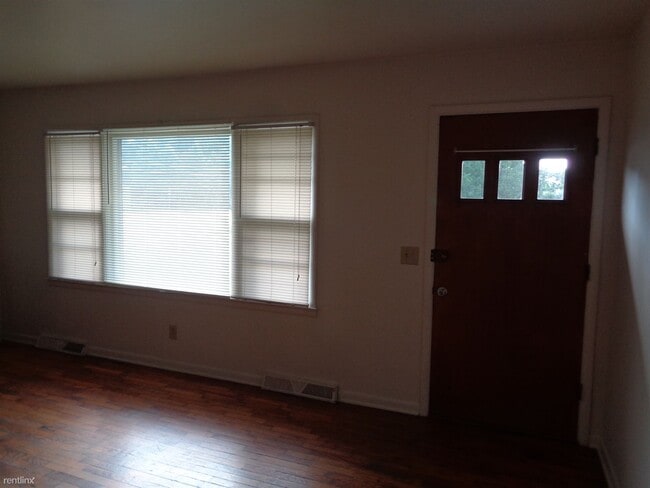 Building Photo - 2 br, 1 bath  - 8008 Oakside St