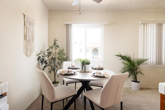 Interior Photo - Casa De Windsor