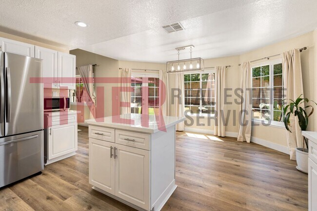 Building Photo - Updated 3 bedroom Lincoln Home with huge y...