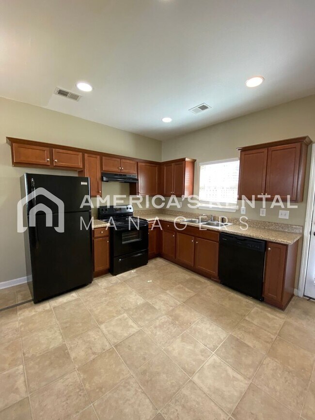 Building Photo - 129 The Heights Dr