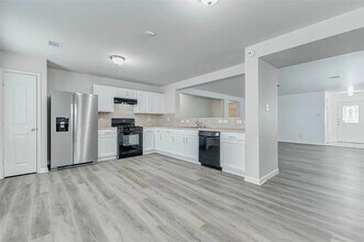 Building Photo - 7027 Parkford Meadow Dr