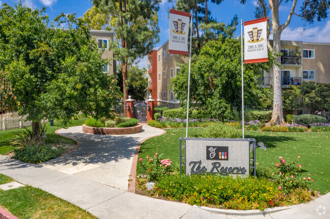 Building Photo - The Reserve at Warner Center