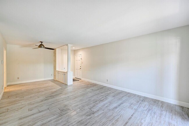 Building Photo - 2230 S Piney Point Rd