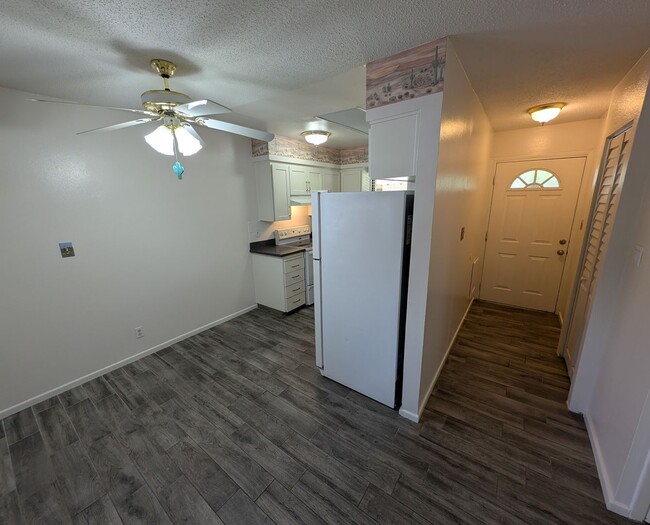 Building Photo - 2 Bedroom Condo Unit in the Polynesian Par...