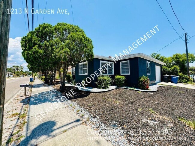 Foto del edificio - Charming 2 Bed, 1 Bath Home in Clearwater ...