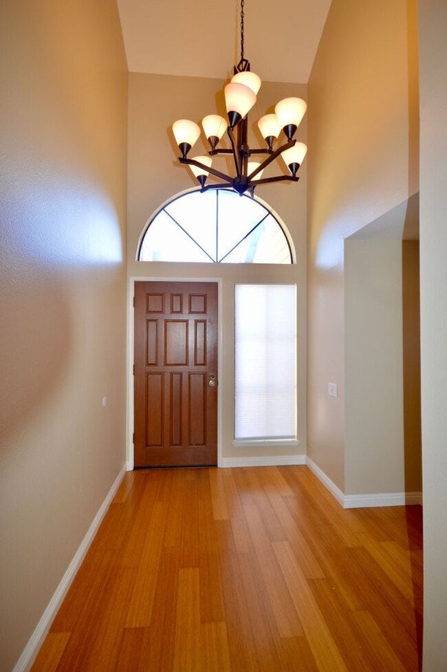 Building Photo - Spacious 2-Story 2 Bedroom Fountain Valley...