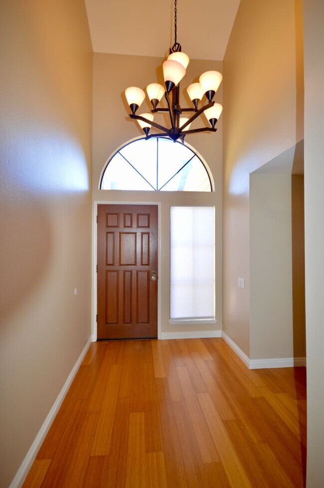 Foto del edificio - Spacious 2-Story 2 Bedroom Fountain Valley...