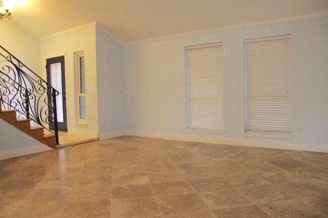 Building Photo - 13703 Kensington Pl