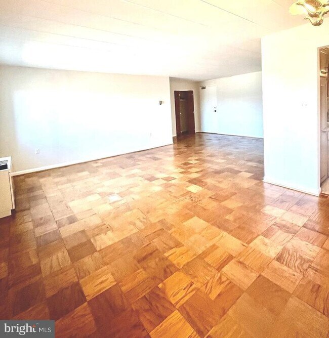 Building Photo - 4800 Chevy Chase Dr