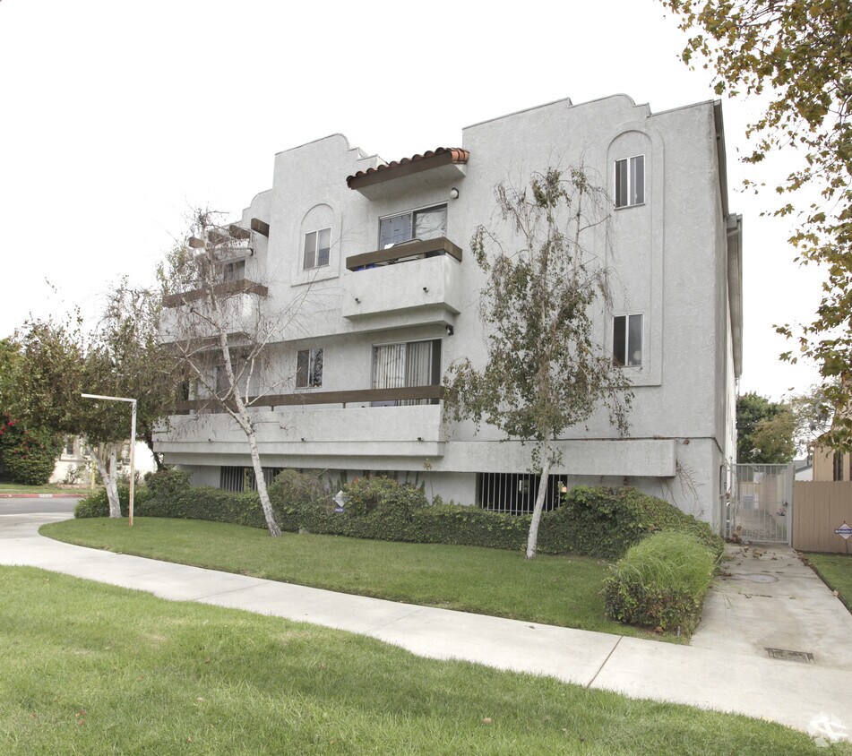 Building Photo - 10560 Bloomfield St