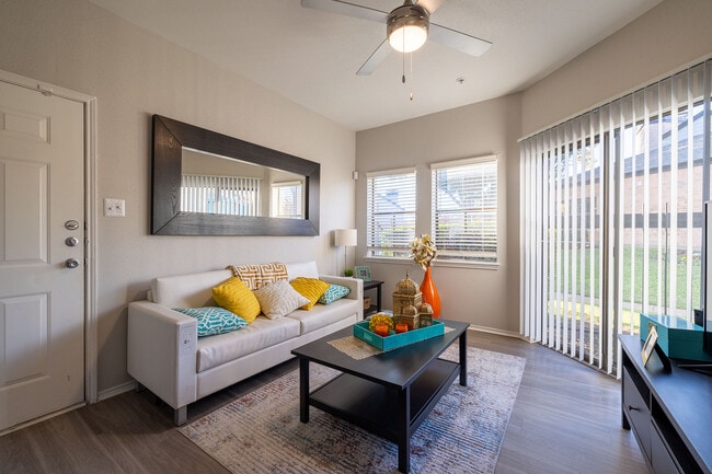 031CAF_SpringParc_Unit2009_12_2024 - z - Historical - Spring Parc