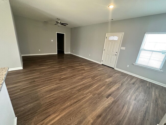 Building Photo - 4 bed, 2 bath home built in 2022