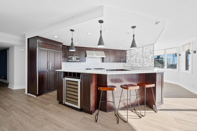 Building Photo - 25 Forest St