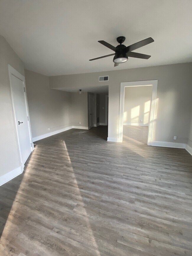 Living Room - 731 South Grand Ave W