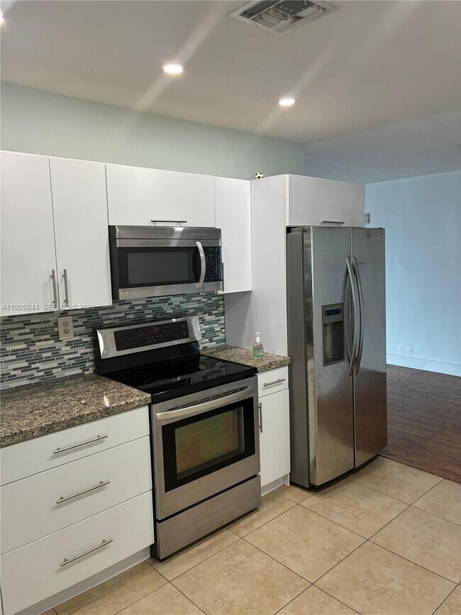 Foto del edificio - 705 E 9th Ct