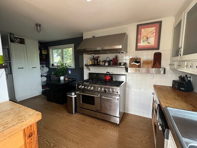 Building Photo - 15 Orchard St