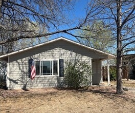 Building Photo - 18 Oak St