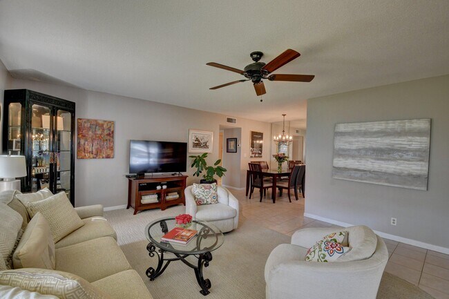 Foto del edificio - 230 E High Point Ct