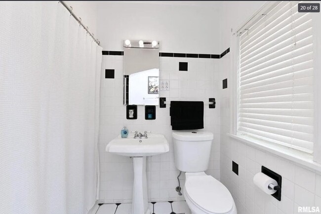 Building Photo - 2501 W Moss Ave