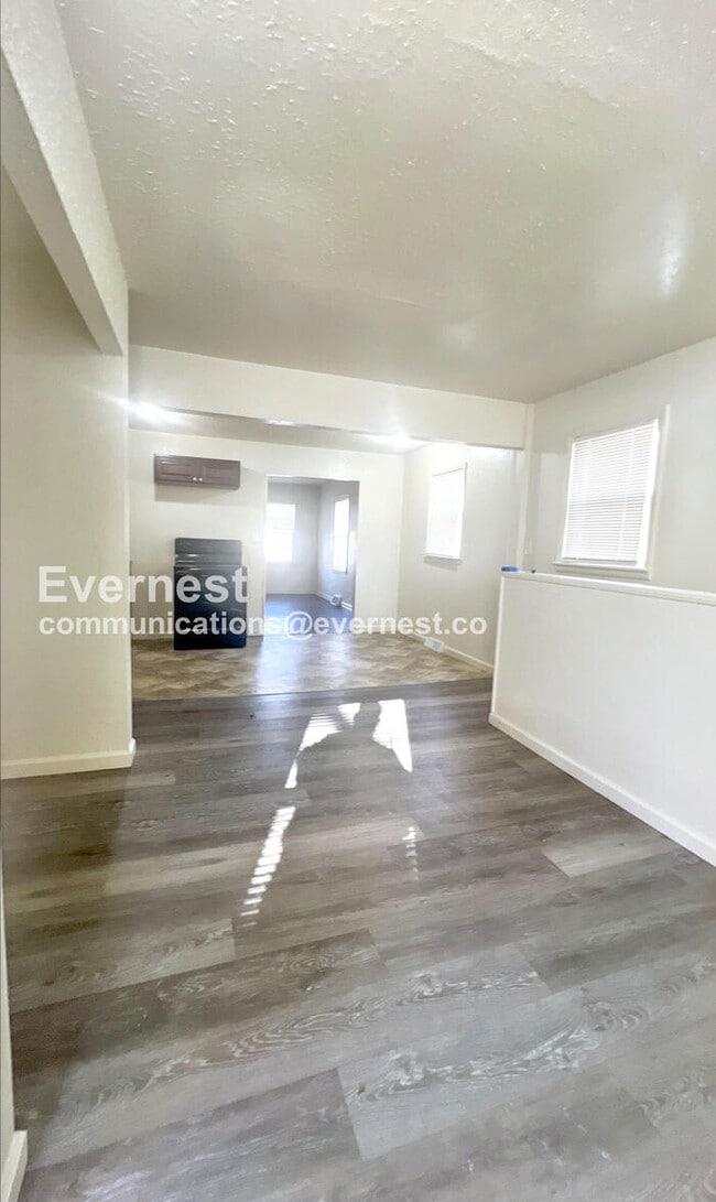 Foto del edificio - 4 Bed/1 Bath Home with Fenced Yard / Pet-Friendly / Vouchers Accepted / Available Now!