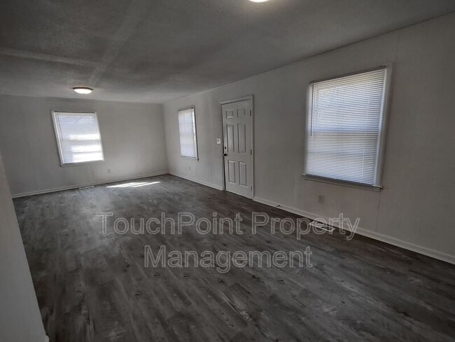 Building Photo - 1413 Phil Thurman Rd