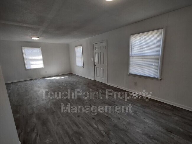 Foto del edificio - 1413 Phil Thurman Rd