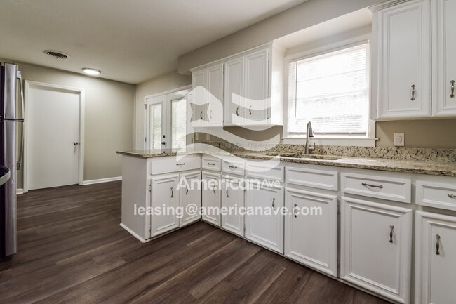 Building Photo - 4838 Chapman St