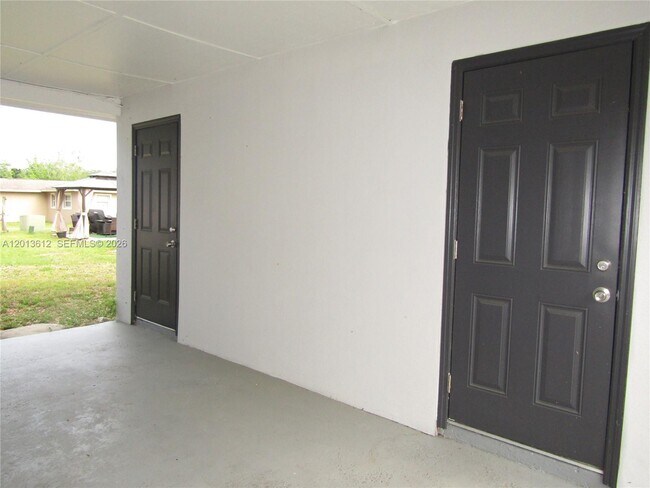 Building Photo - 2447 Messina Ave