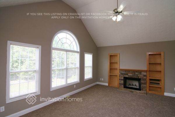 Foto del edificio - 125 Greatwood Dr