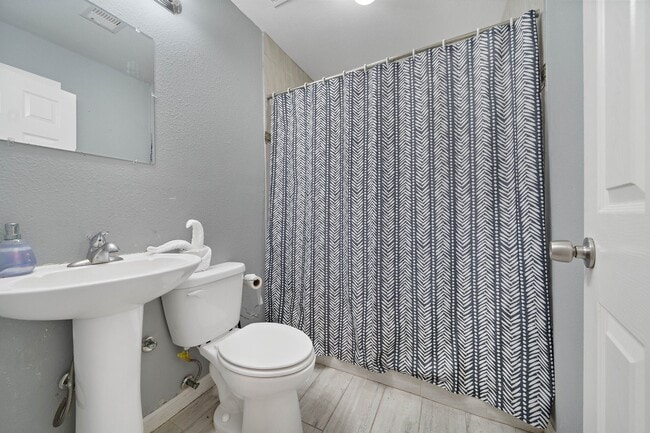 Building Photo - 6923 Avenue F