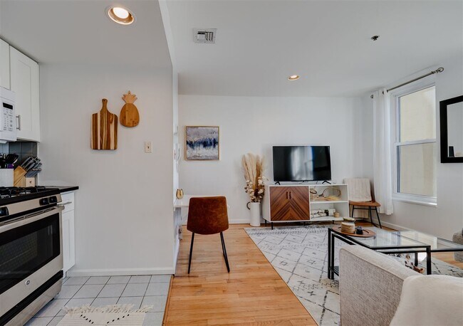 Building Photo - 457 2nd St