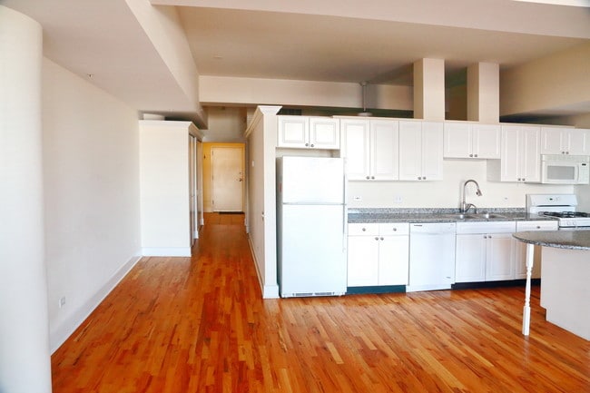 Building Photo - 165 N Canal St