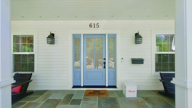 Foto del edificio - **$1000 OFF FIRST FULL MONTHS RENT** Beaut...