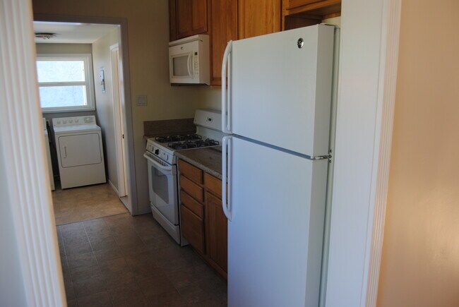 Kitchen - 748 N Doan Dr