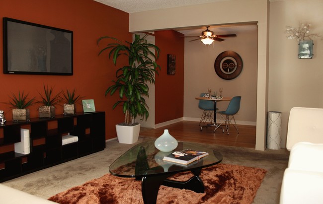 Living Area - Rivercrest Apartments