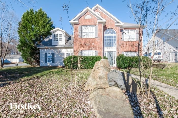 Foto principal - 10103 Faires Farm Rd