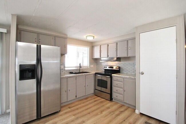 Building Photo - 303 S Recker Rd