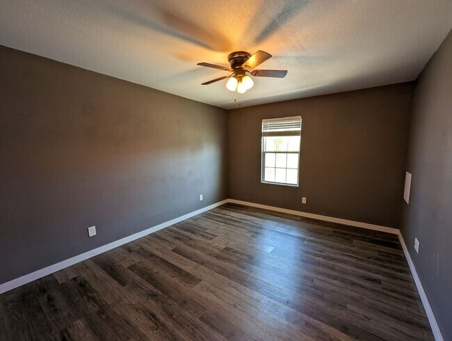 Foto del edificio - 480 S 8th St