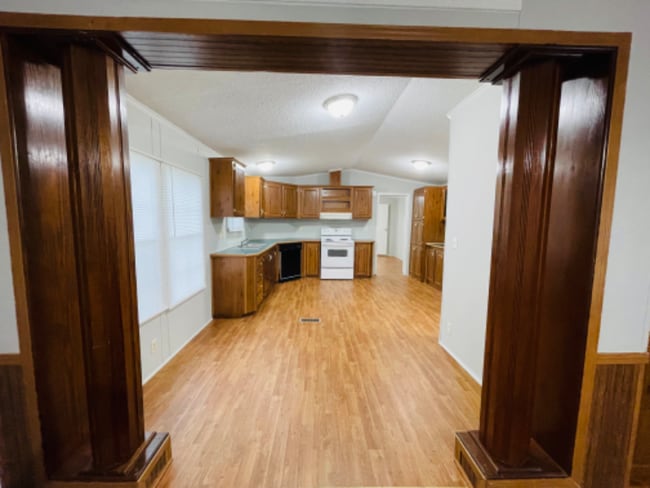 Photo - 33230 Walker Rd N House