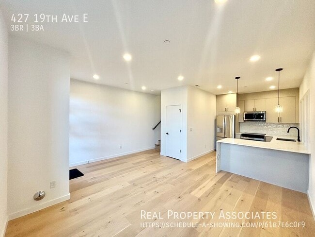 Building Photo - 427 19th Ave E
