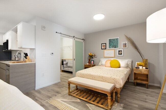 Interior Photo - shareDOWNTOWN - Arts District