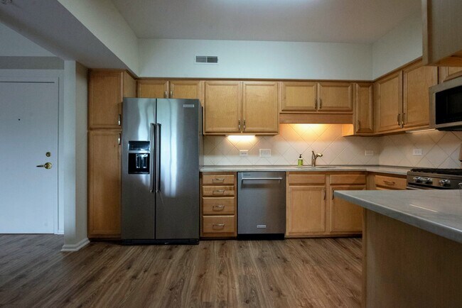 Building Photo - 5 W Central Rd