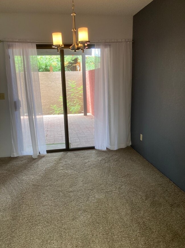Building Photo - Northwest Townhouse