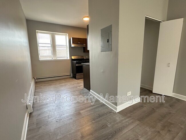 Foto del edificio - 5657 W Washington Blvd