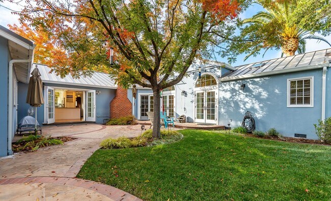 Foto del edificio - Luxury Single-Story Los Gatos Estate | Remodeled Throughout | Resort-Style Backyard