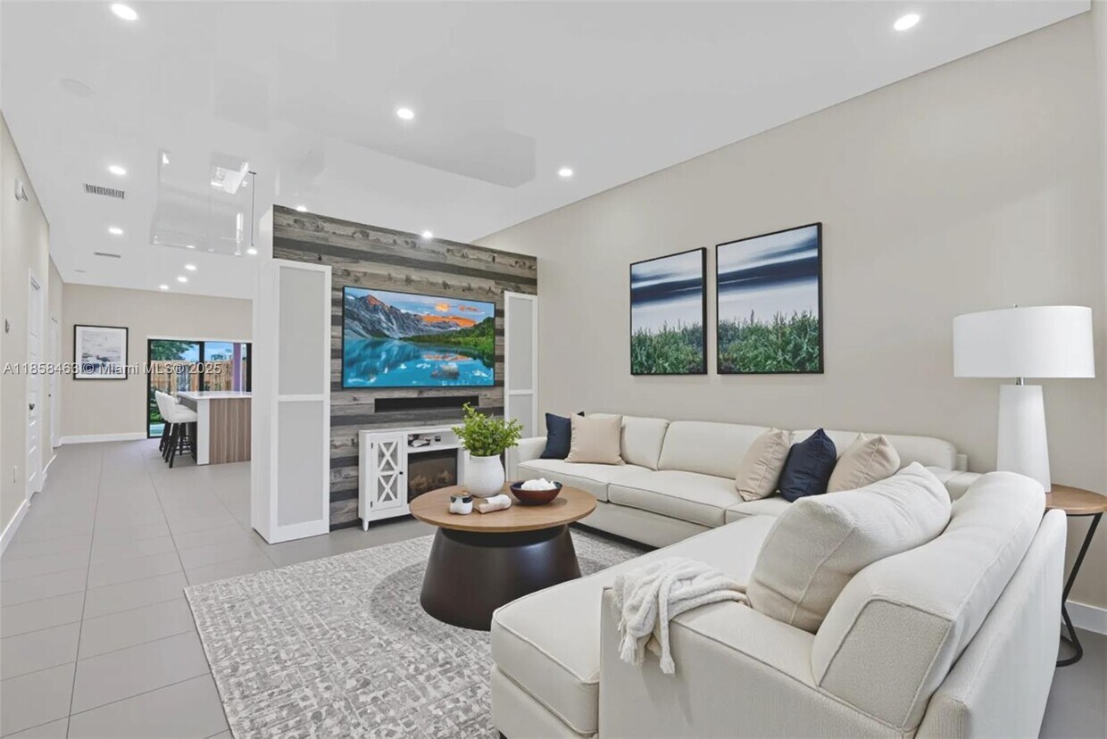 Foto principal - 8151 NW 104th Ave